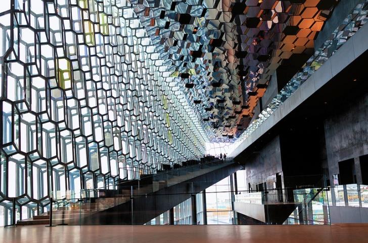 Harpa, l&#39;auditorium e centro congressi di Reykjavik