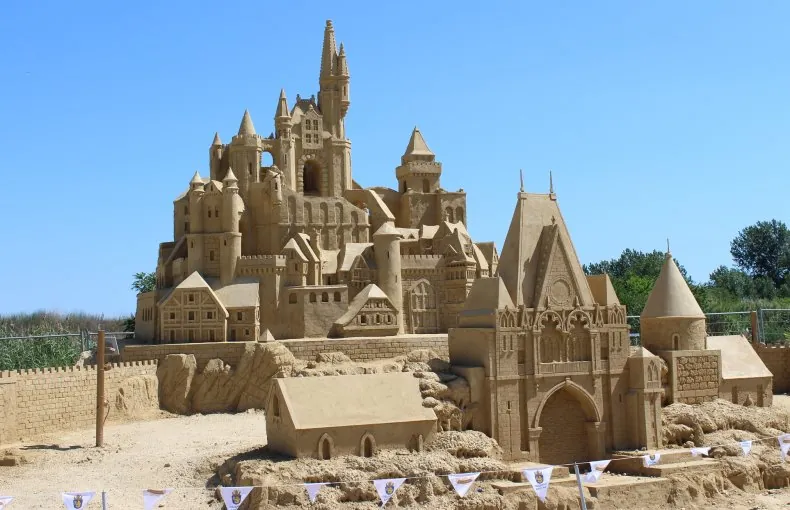 castelli di sabbia a Burgas Bulgaria