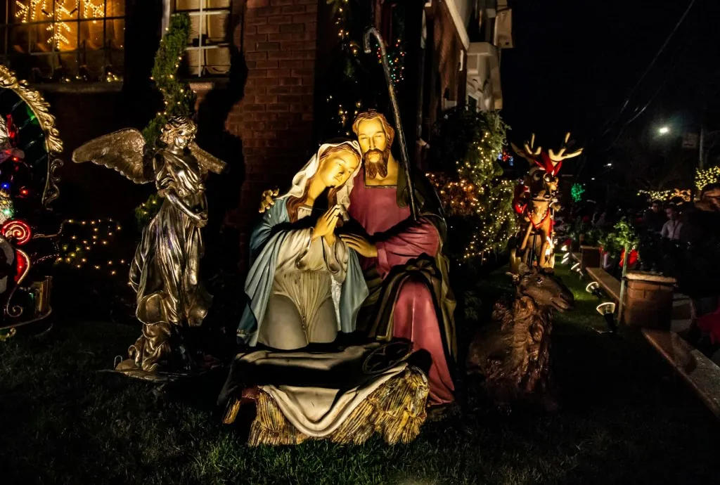 presepio illuminato a Dyker Heights