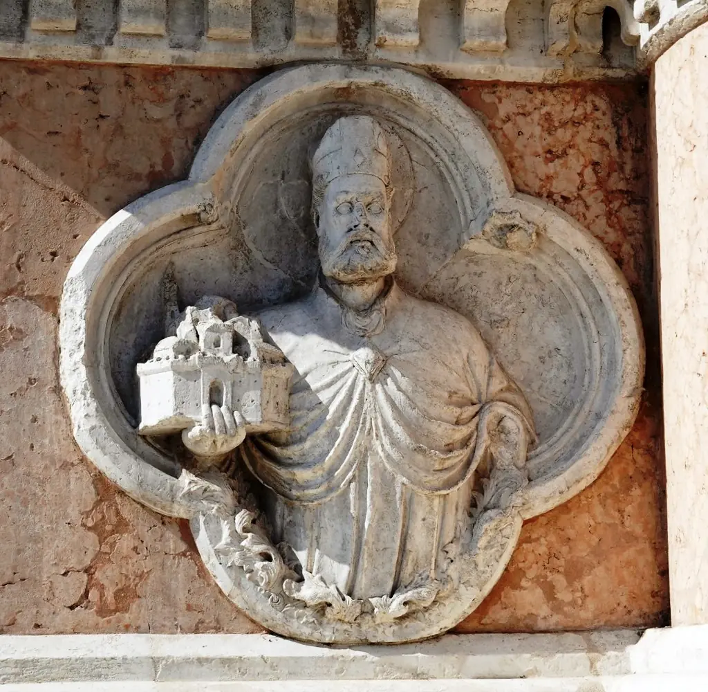 busto di san Petronio in una formella della Basilica