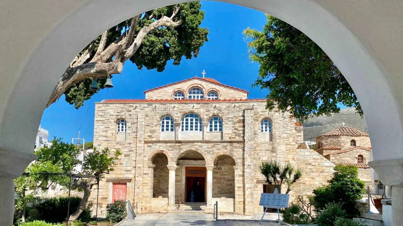la cattedrale Panagia Ekatontapiliani a Paros