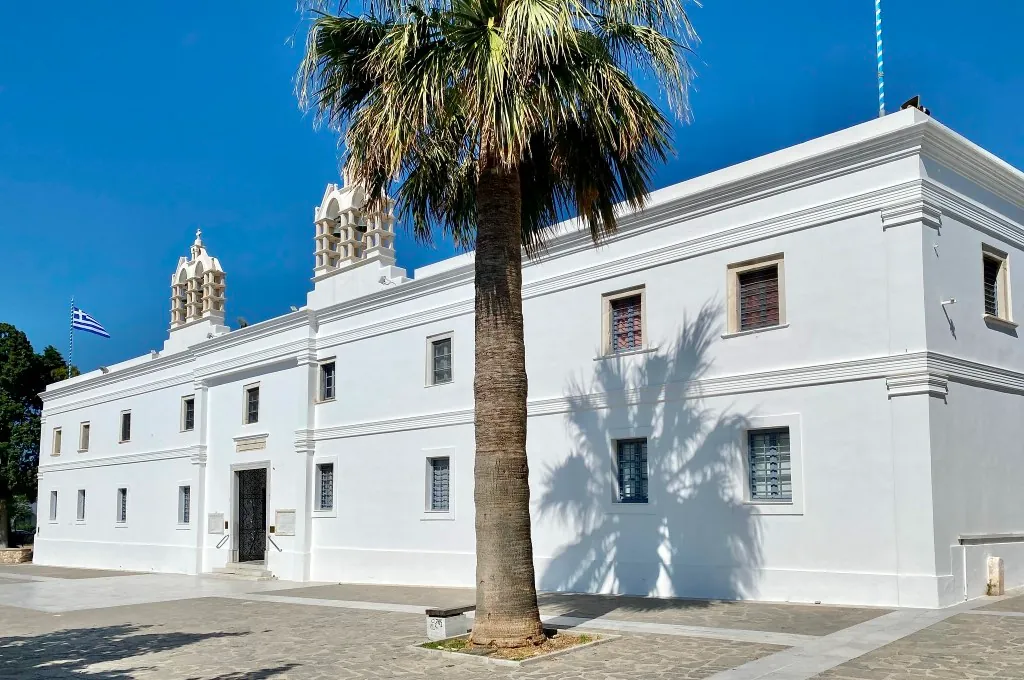 esterno della cattedrale Panagia Ekatontapiliani a Paros